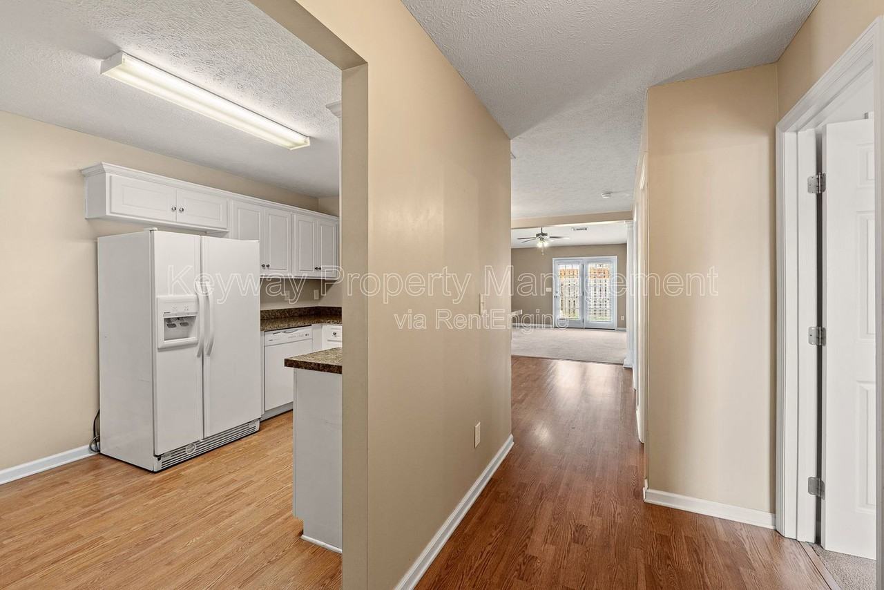 208 Satomi Way - Photo 4 of 19