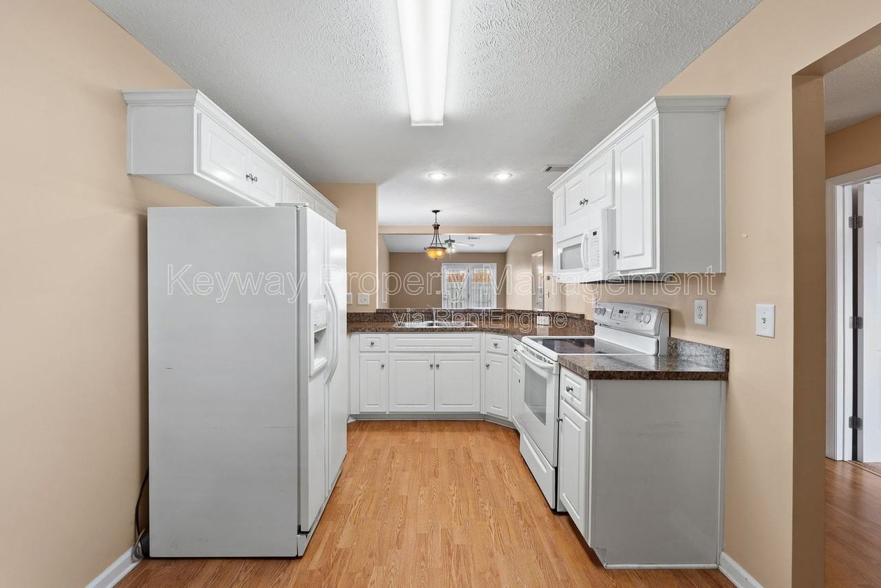 208 Satomi Way - Photo 5 of 19