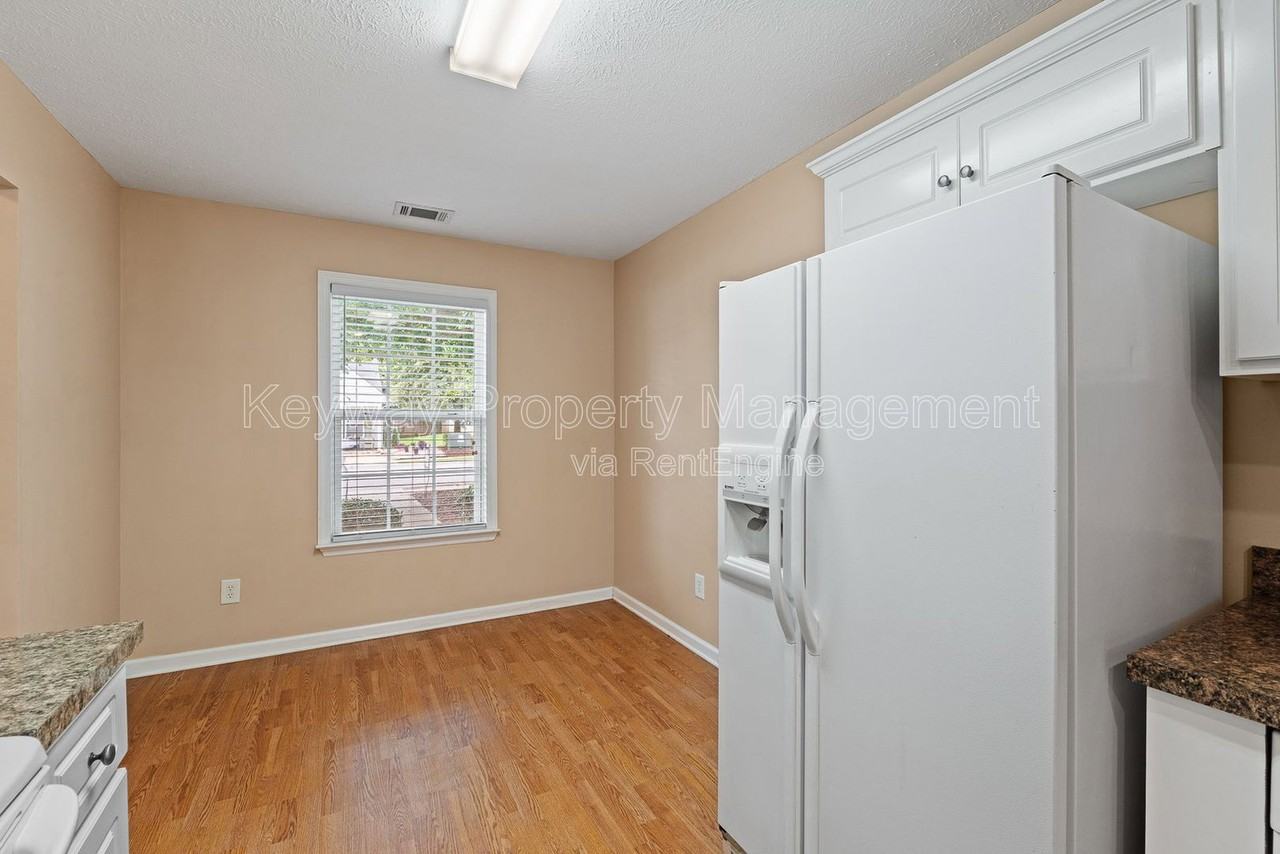 208 Satomi Way - Photo 6 of 19