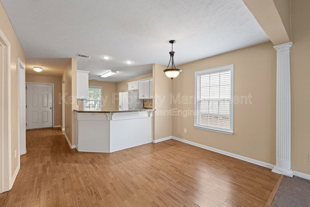 208 Satomi Way - Photo 7 of 19