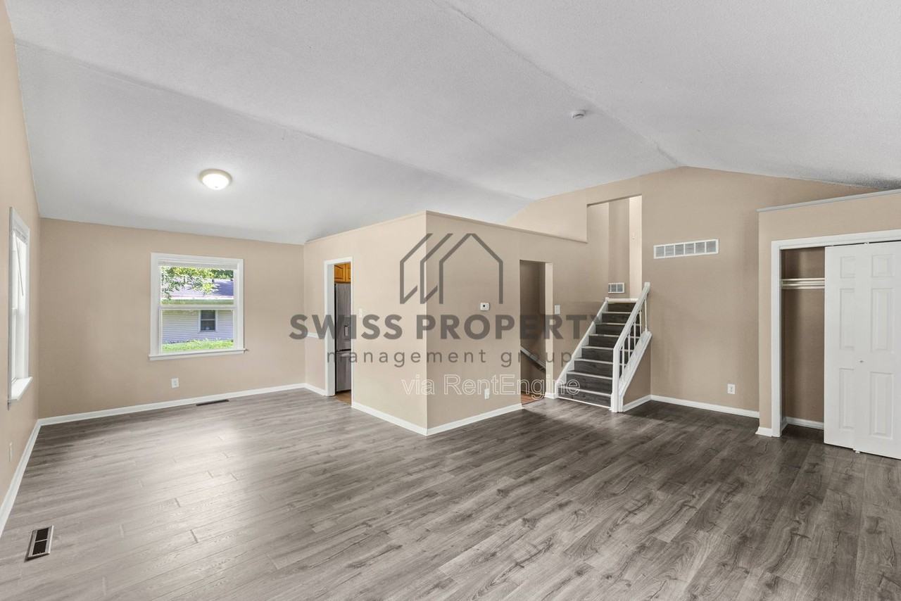 4594 Dundee Ave - Photo 5 of 23