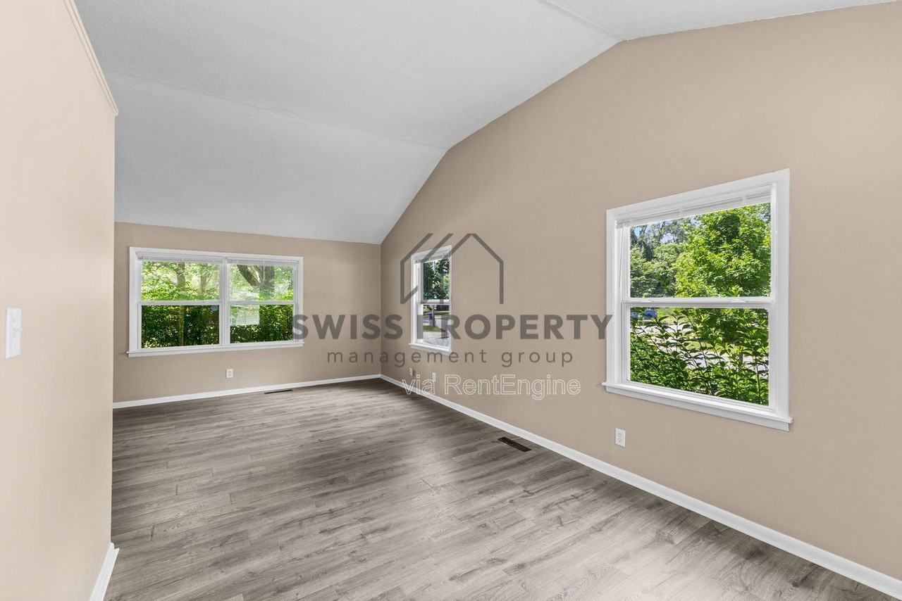 4594 Dundee Ave - Photo 6 of 23
