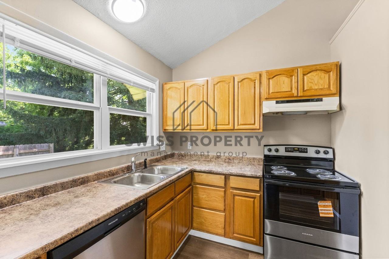 4594 Dundee Ave - Photo 7 of 23