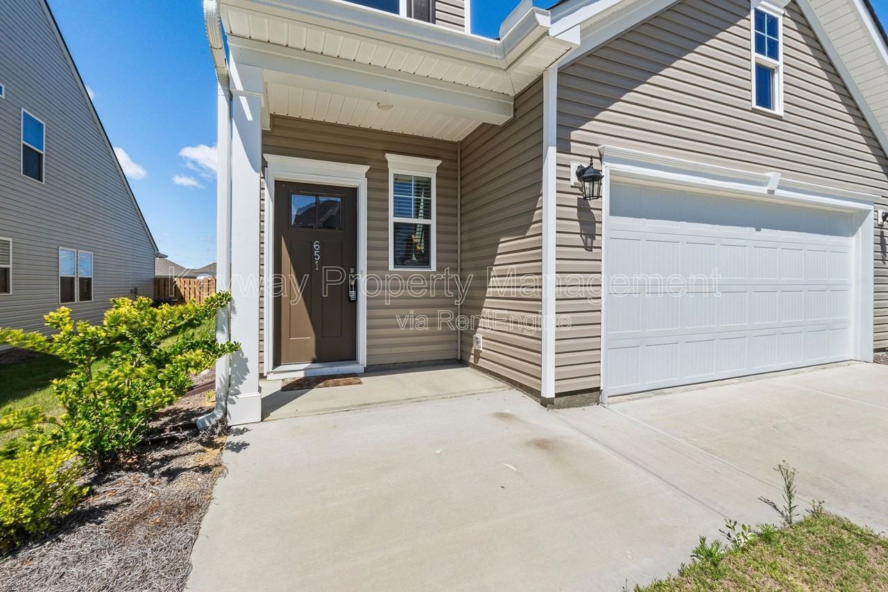 651 Manitou Cir - Photo 3 of 25