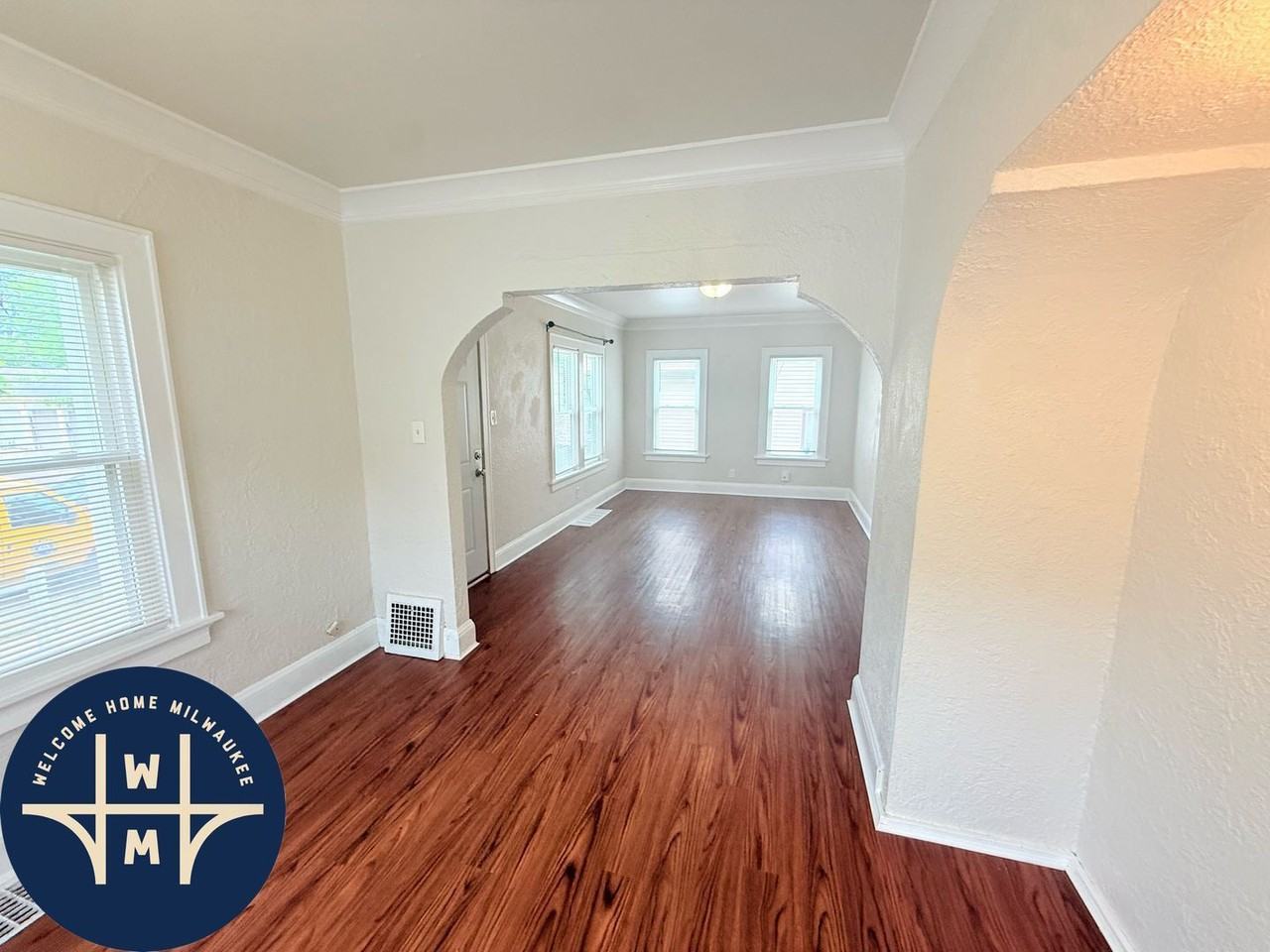221 W Ring St - Photo 5 of 17