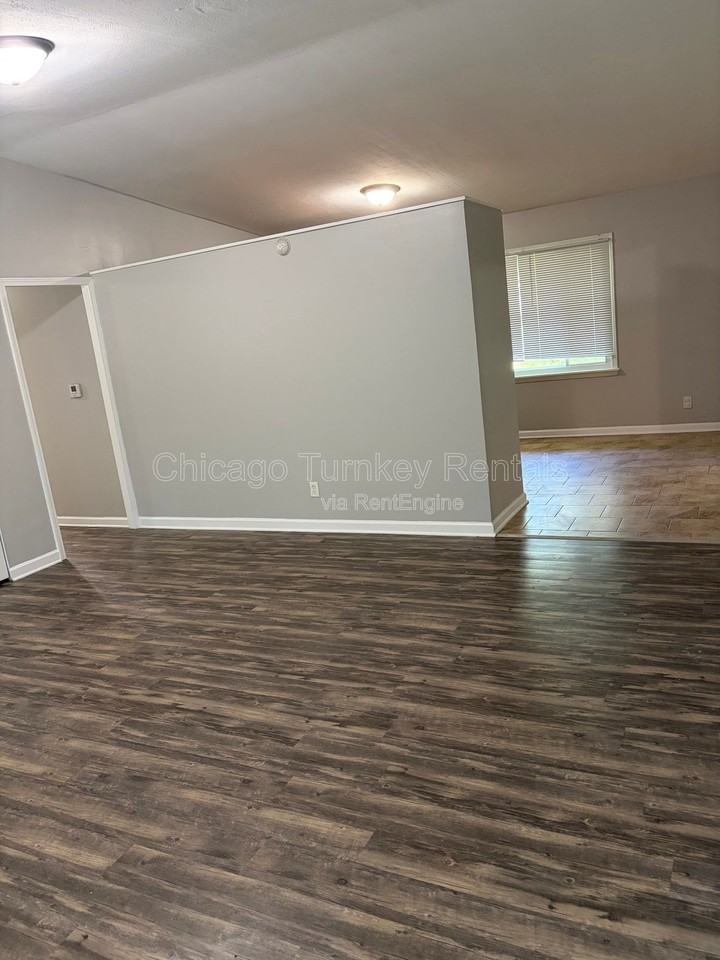 105 S Sycamore Ln - Photo 5 of 13