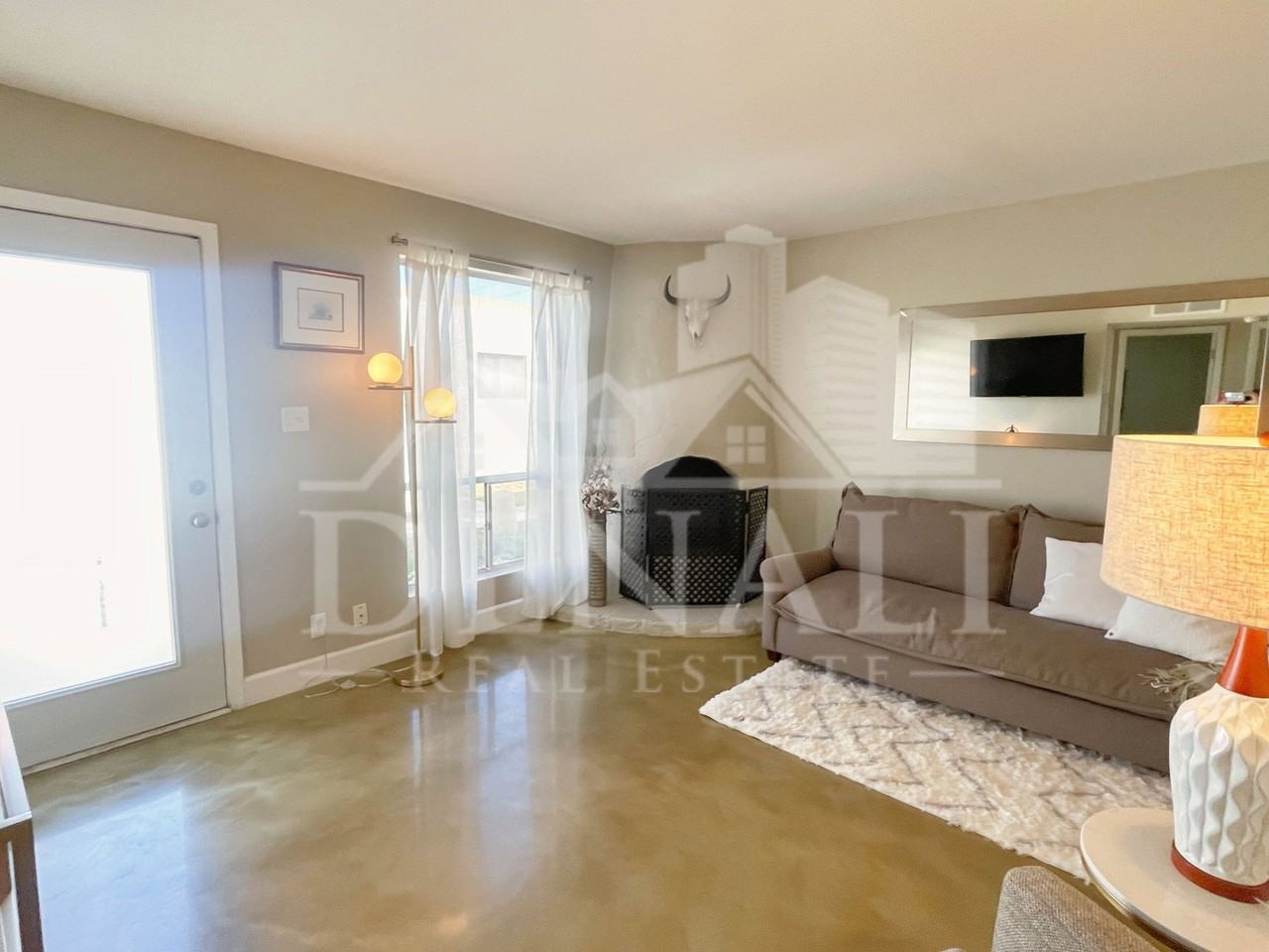 8058 E Oak St - Photo 4 of 15