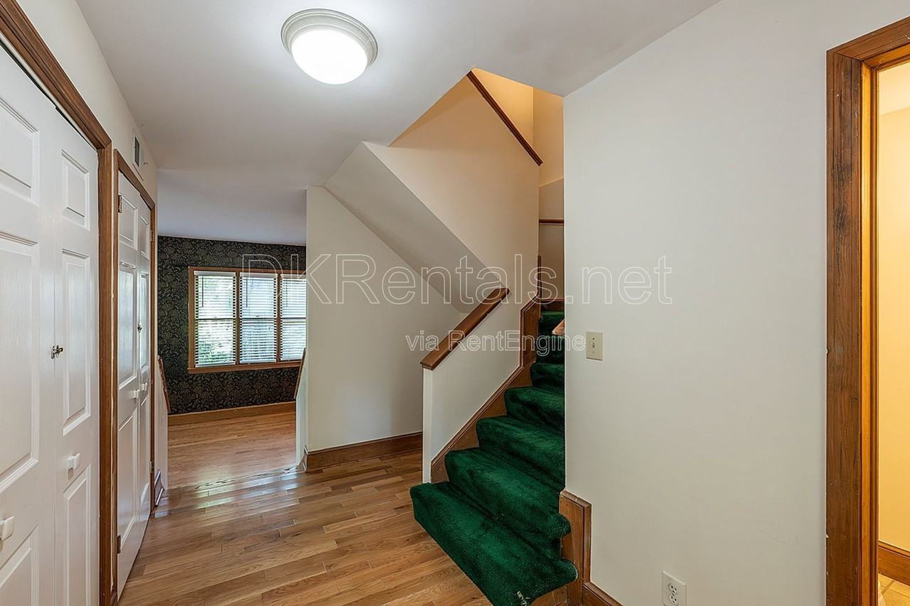 425 Ansley St - Photo 3 of 21