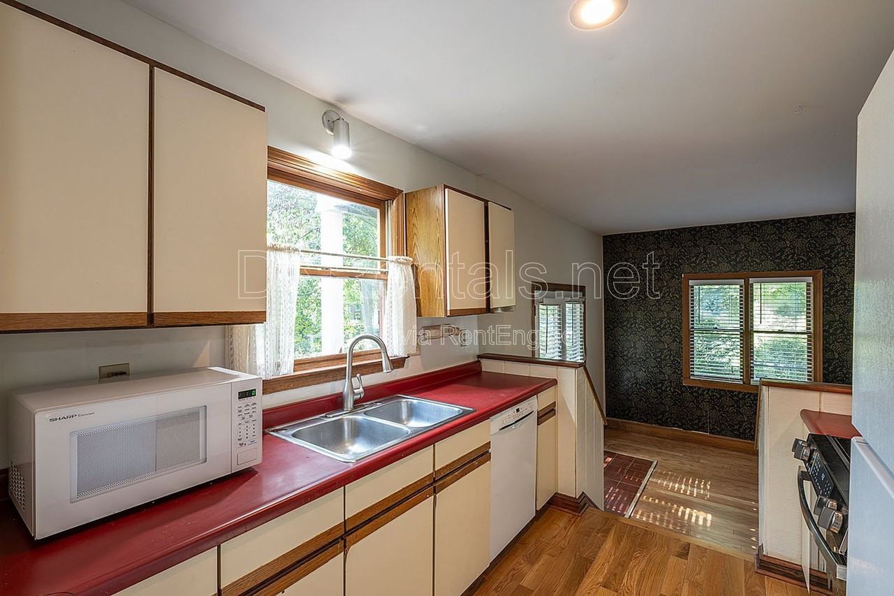 425 Ansley St - Photo 4 of 21