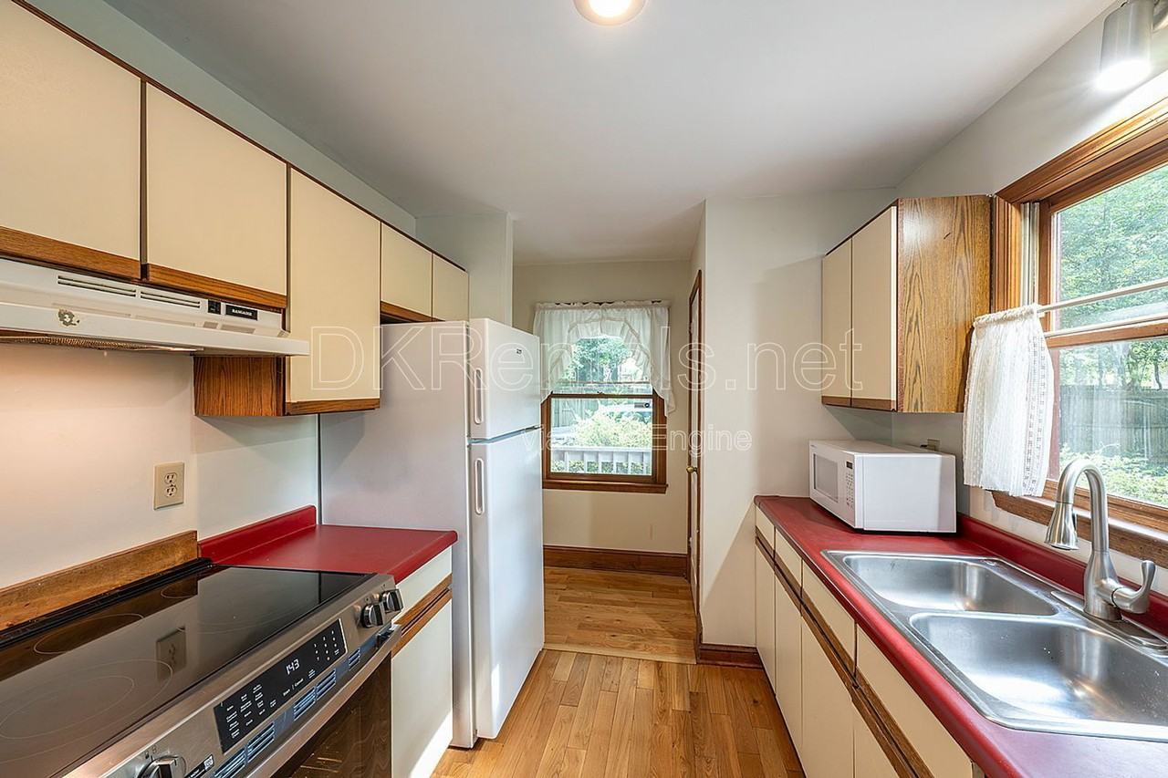 425 Ansley St - Photo 6 of 21
