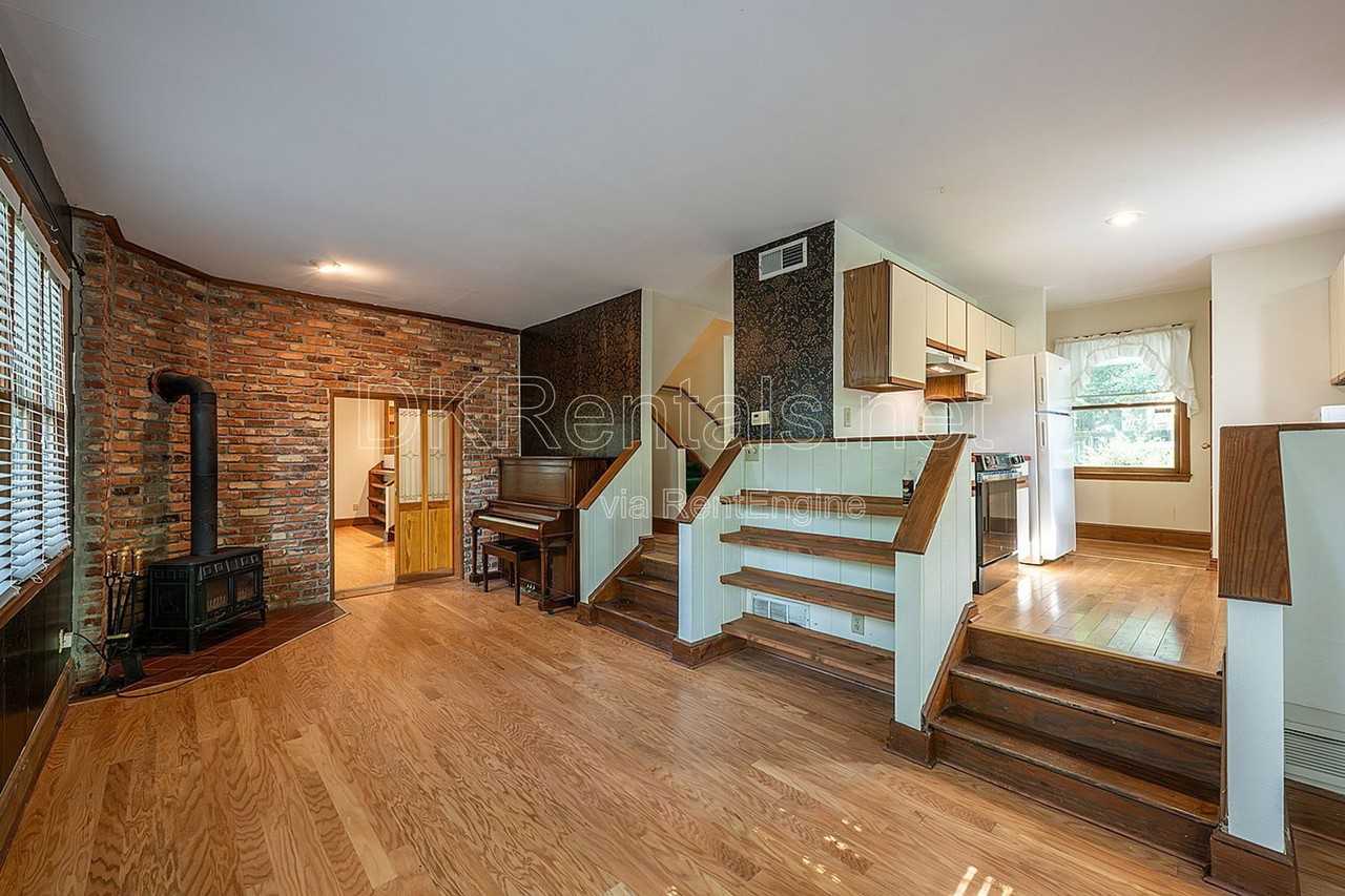 425 Ansley St - Photo 7 of 21