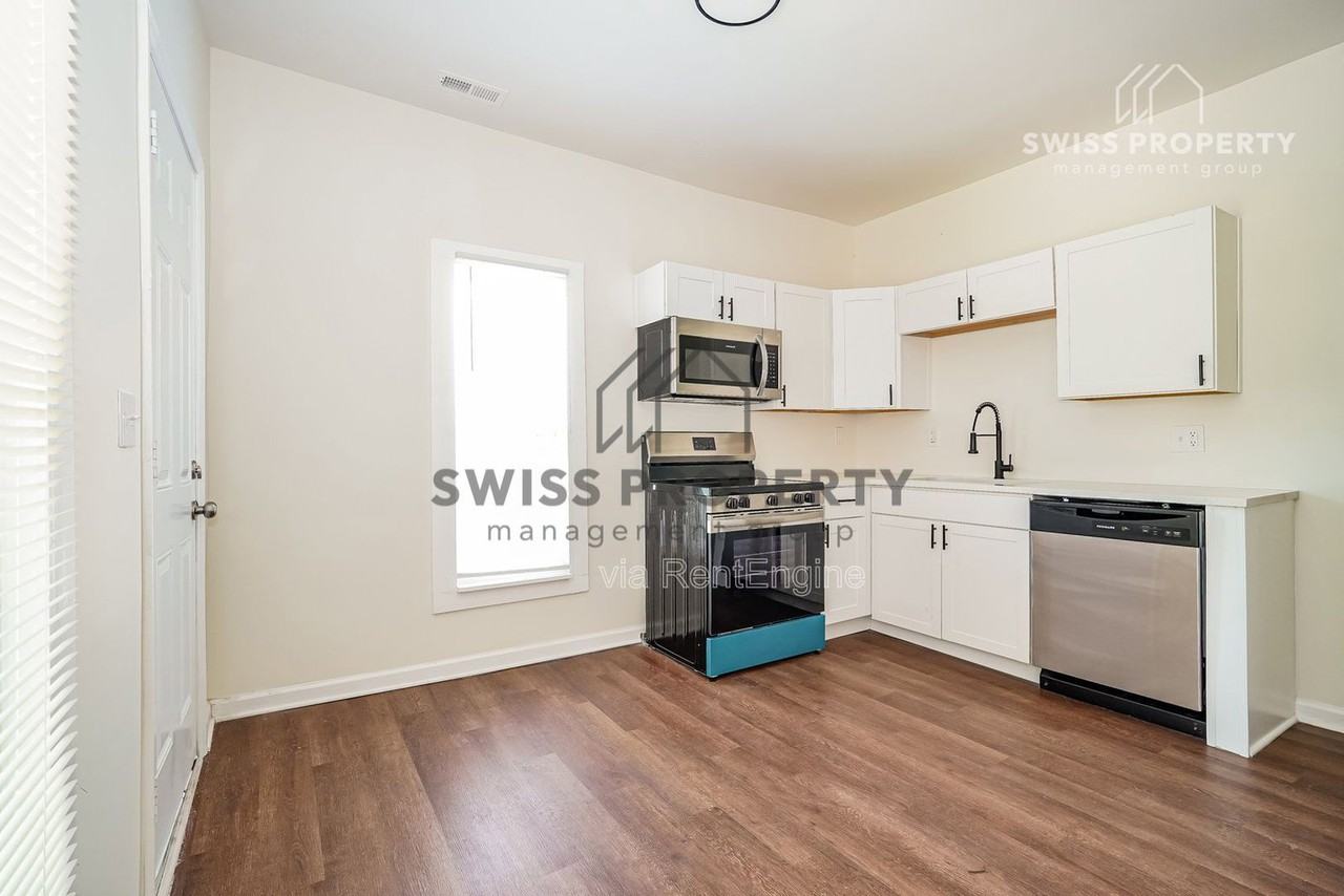 1340 Mooberry St - Photo 3 of 15