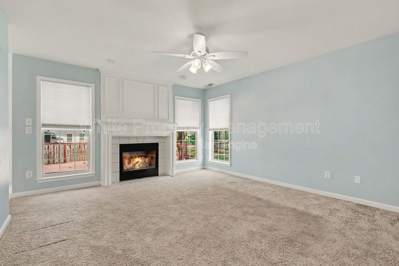 13606 Red Wine Ct - Photo 4 of 30