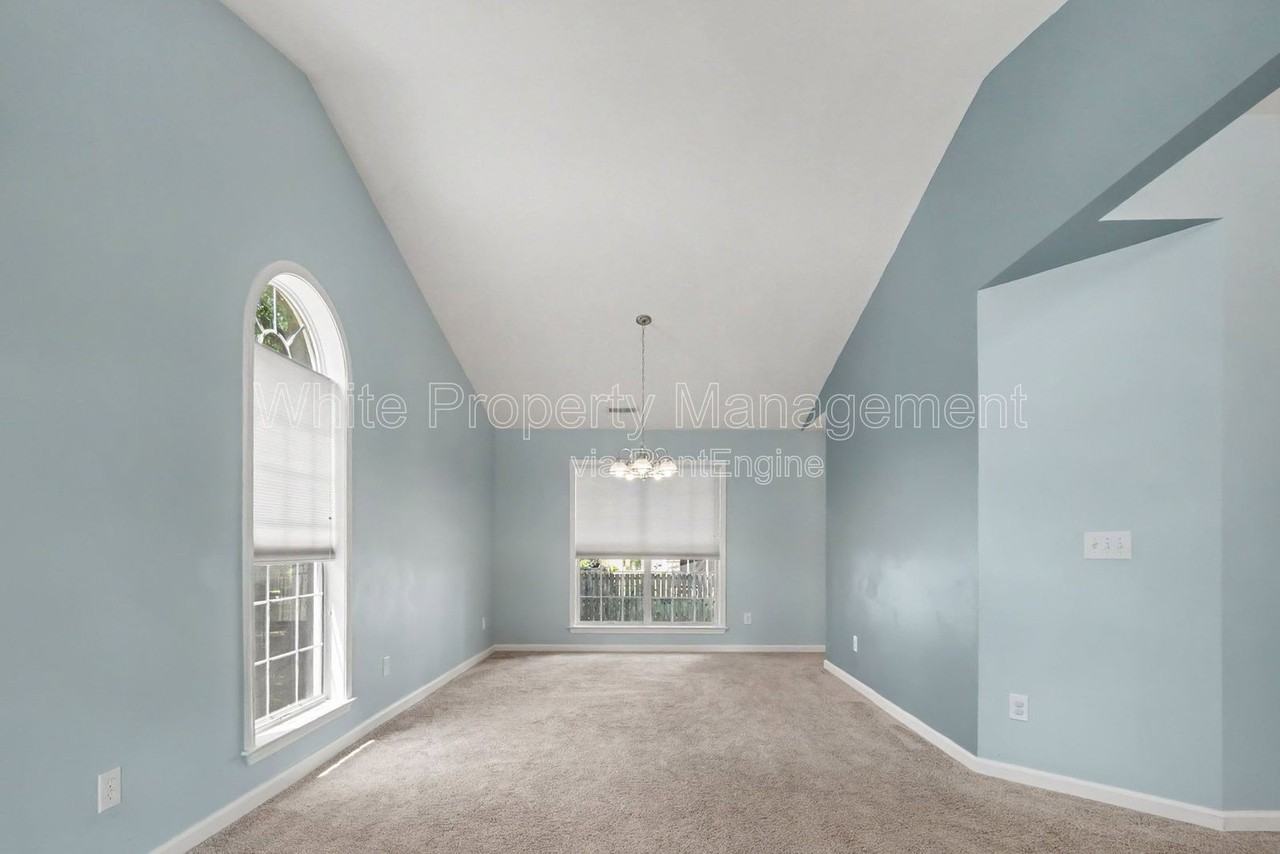 13606 Red Wine Ct - Photo 6 of 30