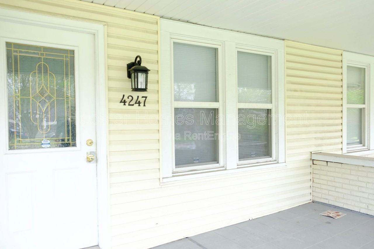 4245 College - 4247 - Photo 2 of 14