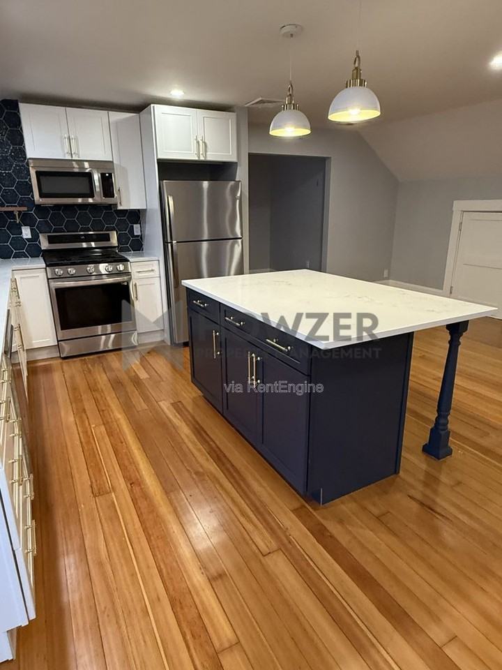 50 Clinton St #4 - Photo 4 of 18
