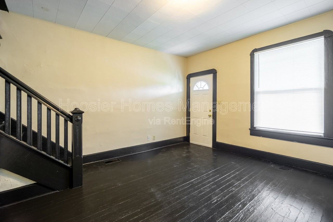 2511 Turner Ave - Photo 3 of 19