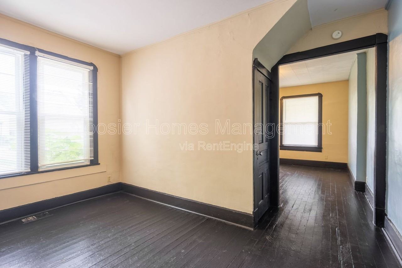 2511 Turner Ave - Photo 4 of 19