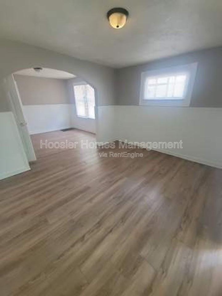 1451 W 34th St - Photo 4 of 16