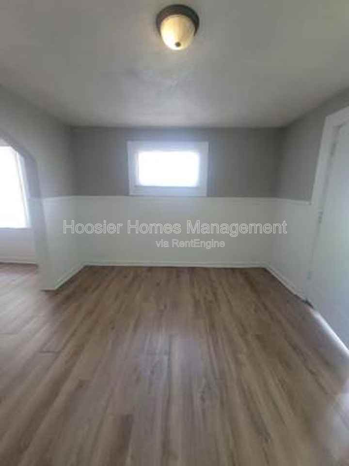 1451 W 34th St - Photo 5 of 16
