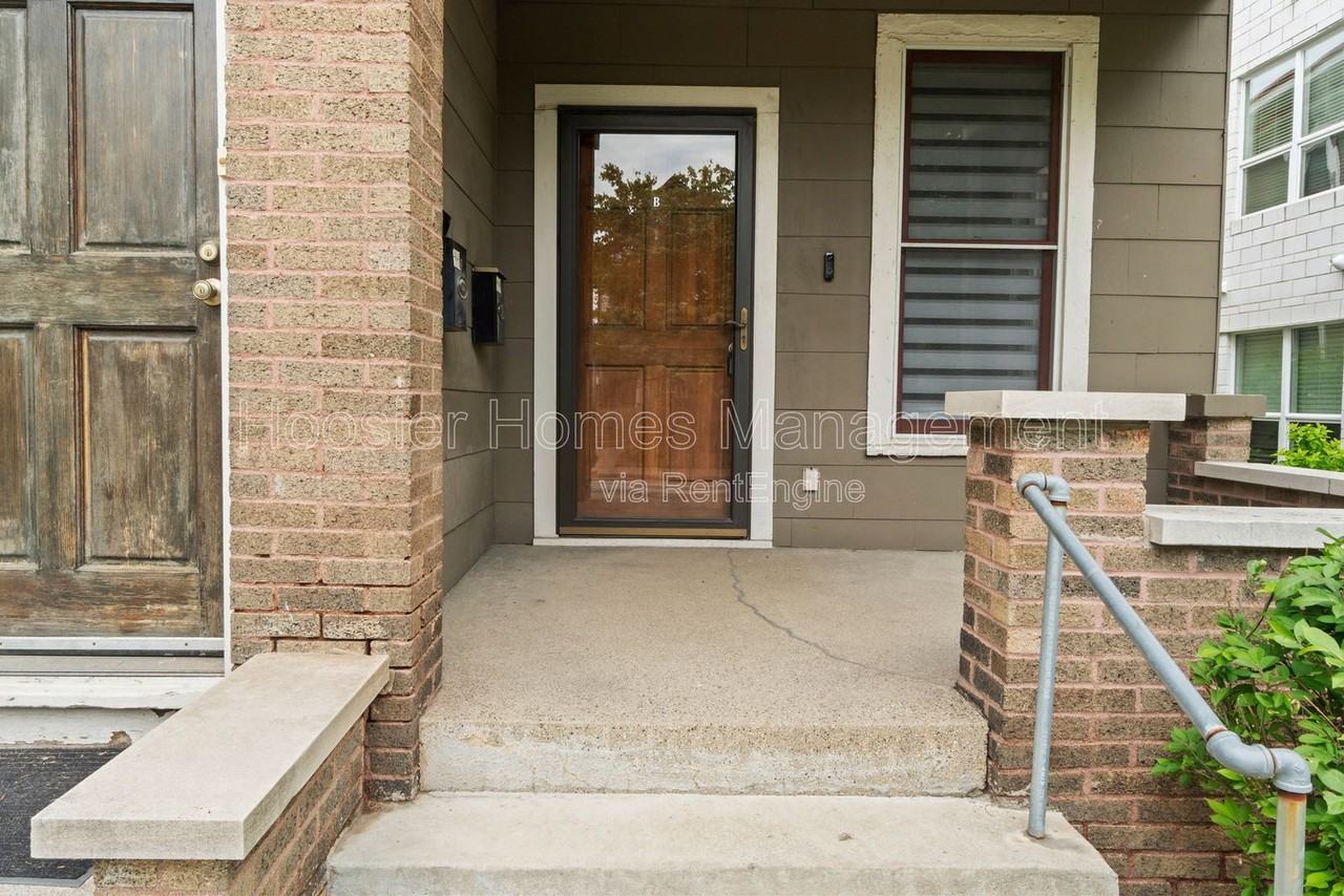 920 Broadway St - Photo 2 of 15