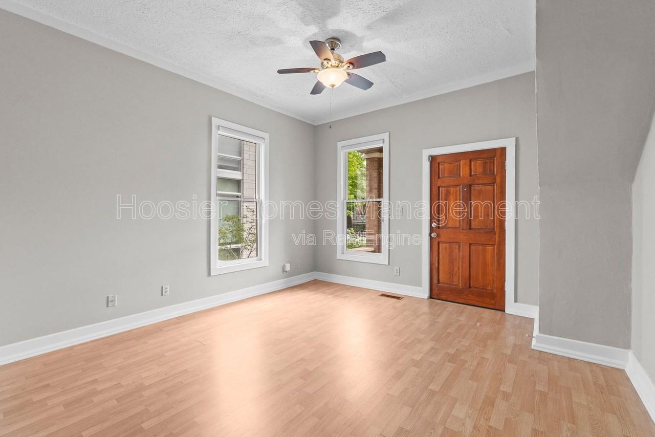 920 Broadway St - Photo 5 of 15