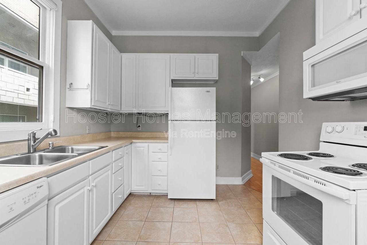 920 Broadway St - Photo 7 of 15