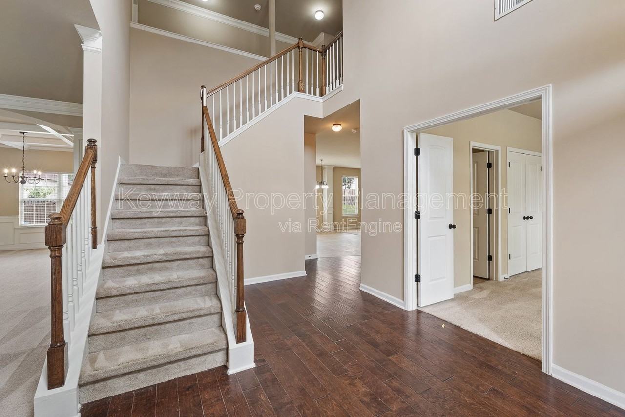 6017 Reynolds Cir - Photo 5 of 34