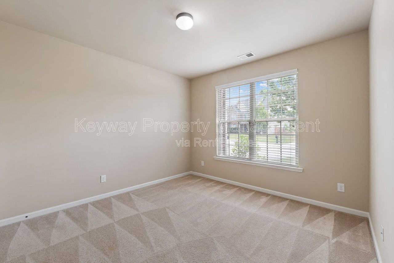 6017 Reynolds Cir - Photo 6 of 34