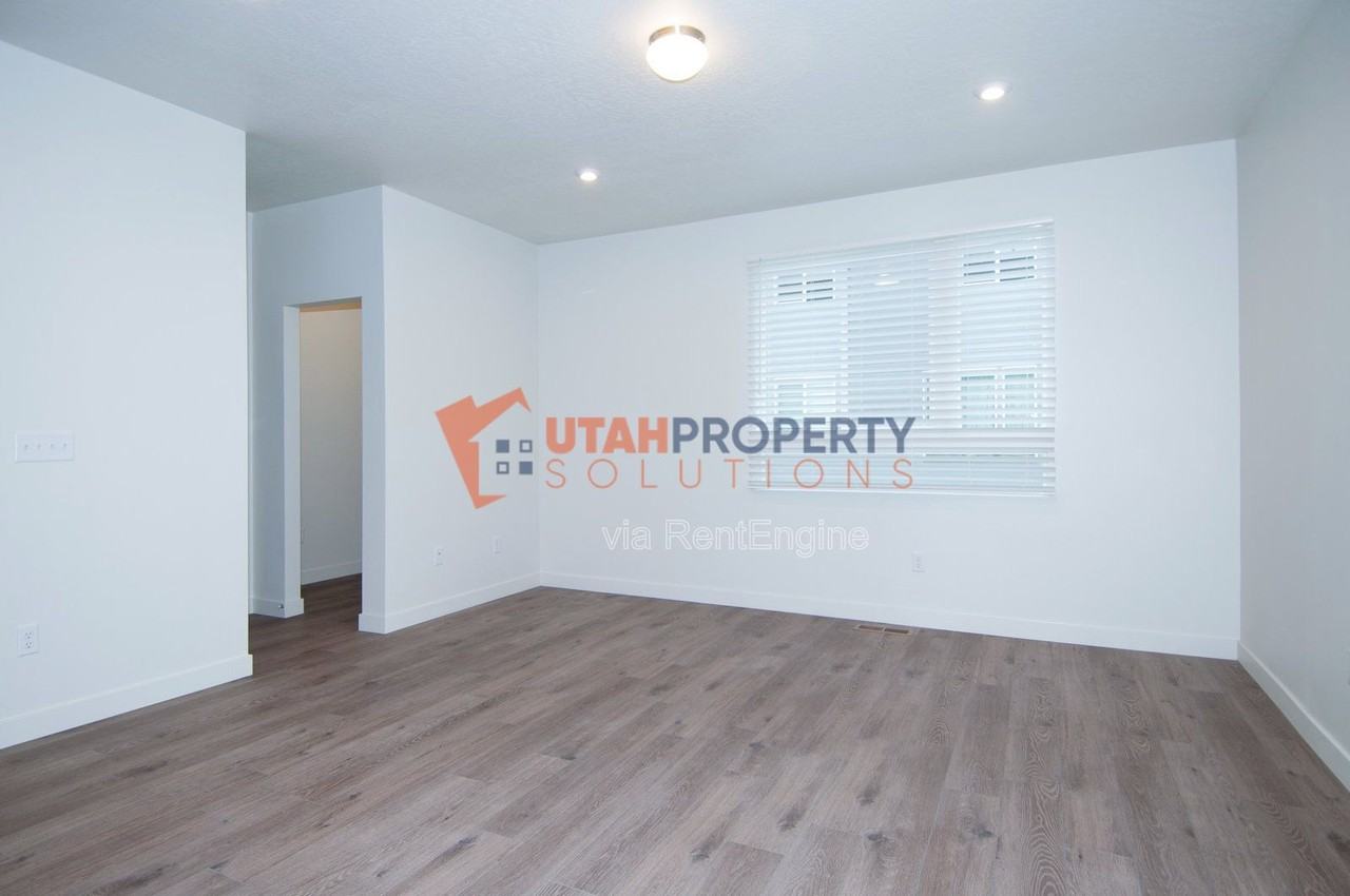 425 S 960 W - Photo 7 of 35