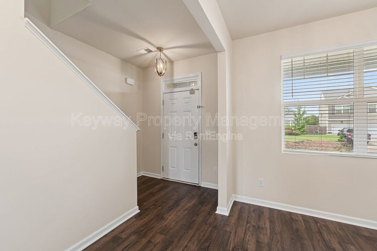 3262 Carmine Ave - Photo 4 of 30