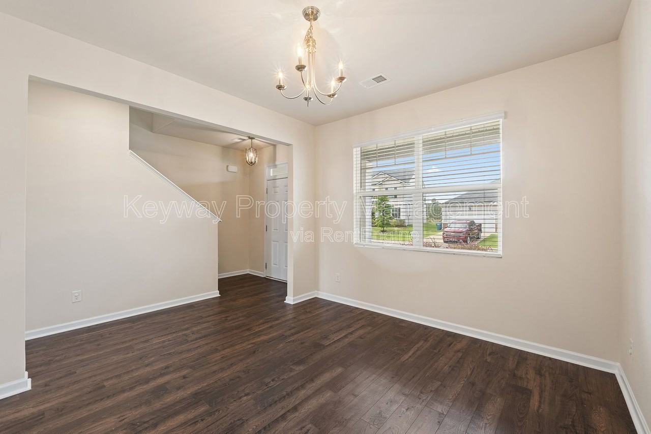 3262 Carmine Ave - Photo 5 of 30