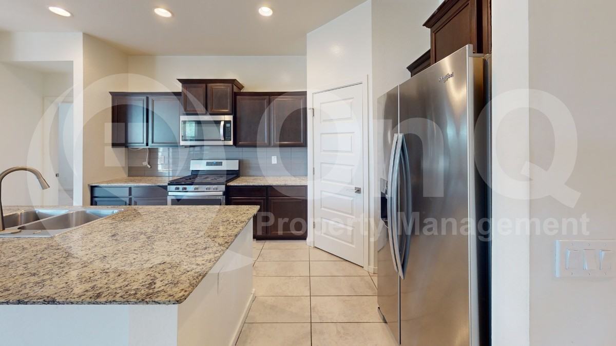 410 W Nikita Dr - Photo 2 of 17