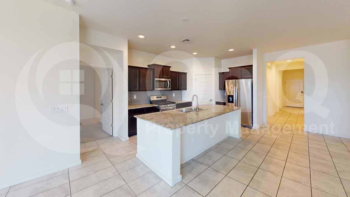 410 W Nikita Dr - Photo 3 of 17