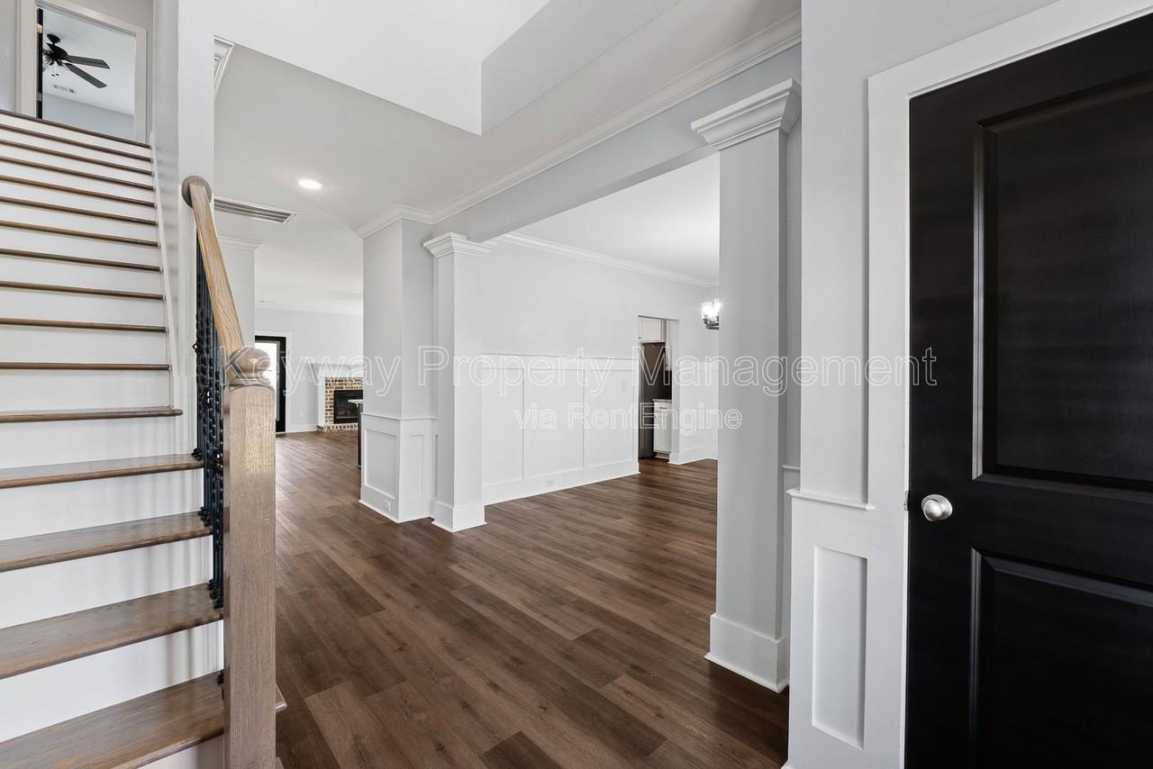 2217 Laurens St - Photo 6 of 29