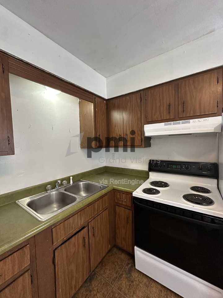 1612 University Dr - Photo 2 of 28