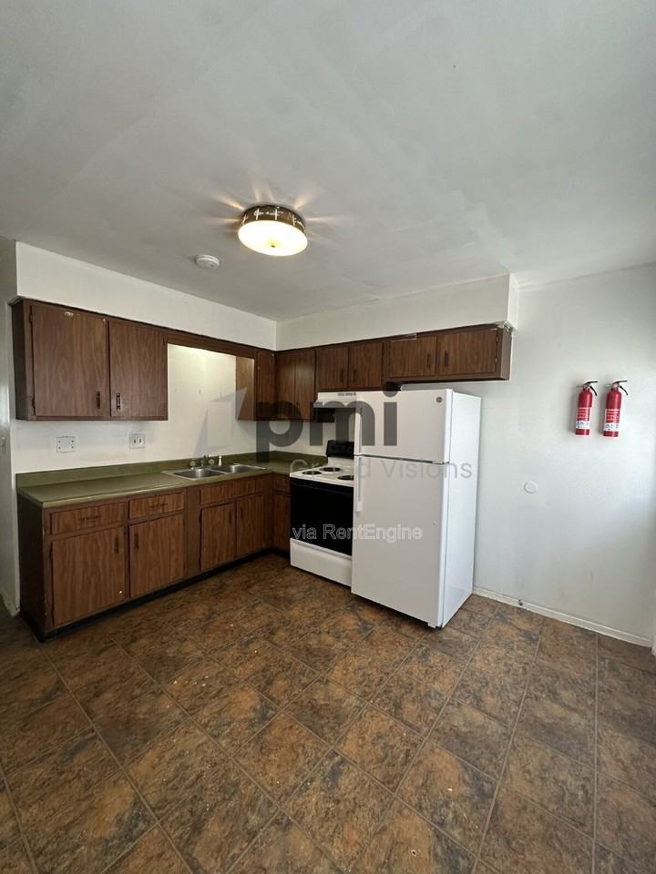 1612 University Dr - Photo 5 of 28