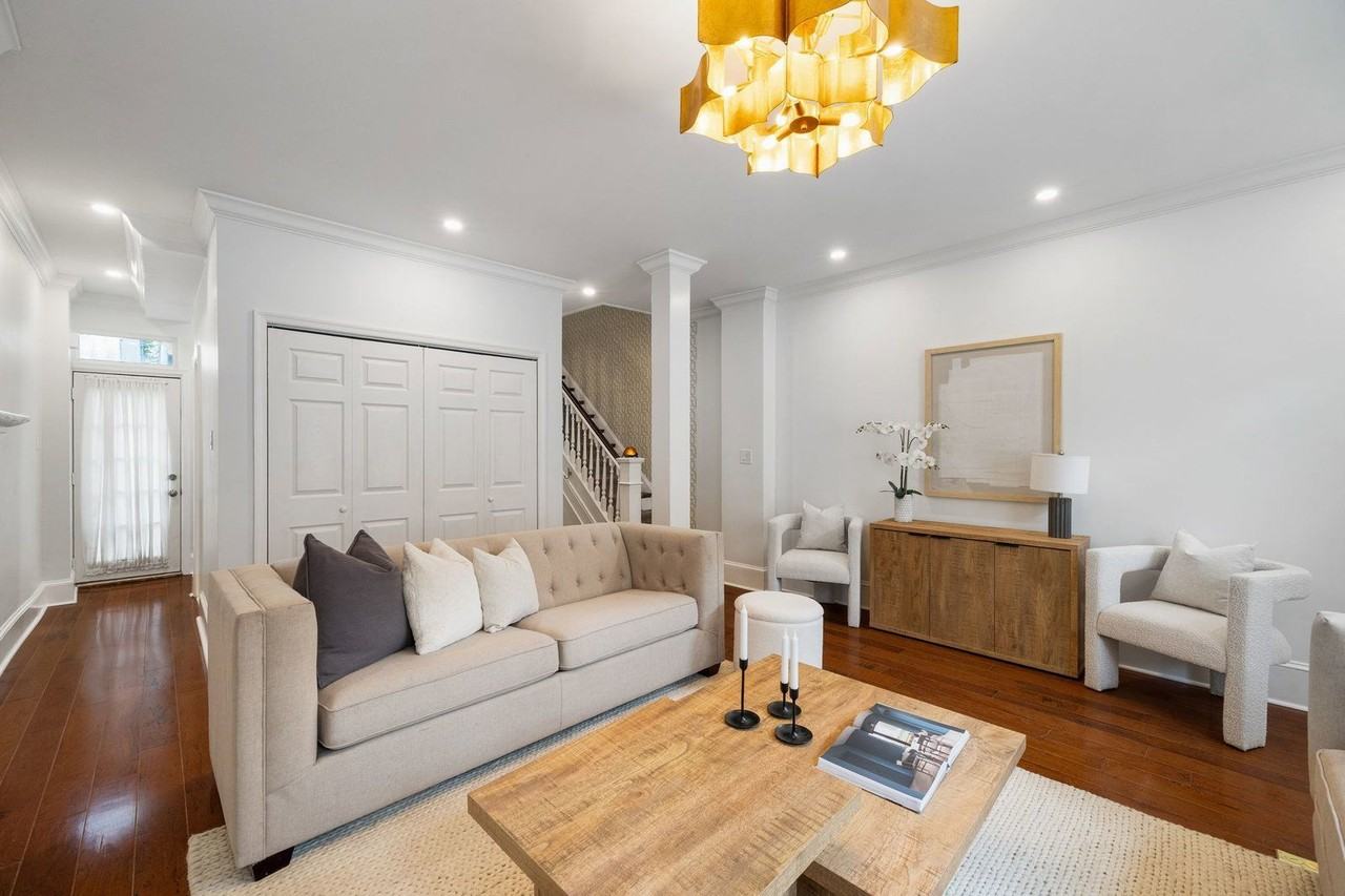 129A Bainbridge St - Photo 4 of 39