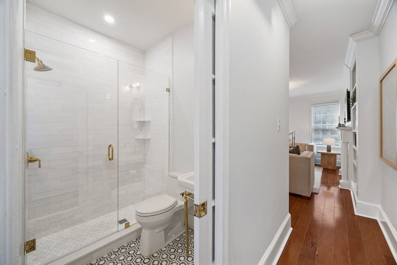 129A Bainbridge St - Photo 5 of 39