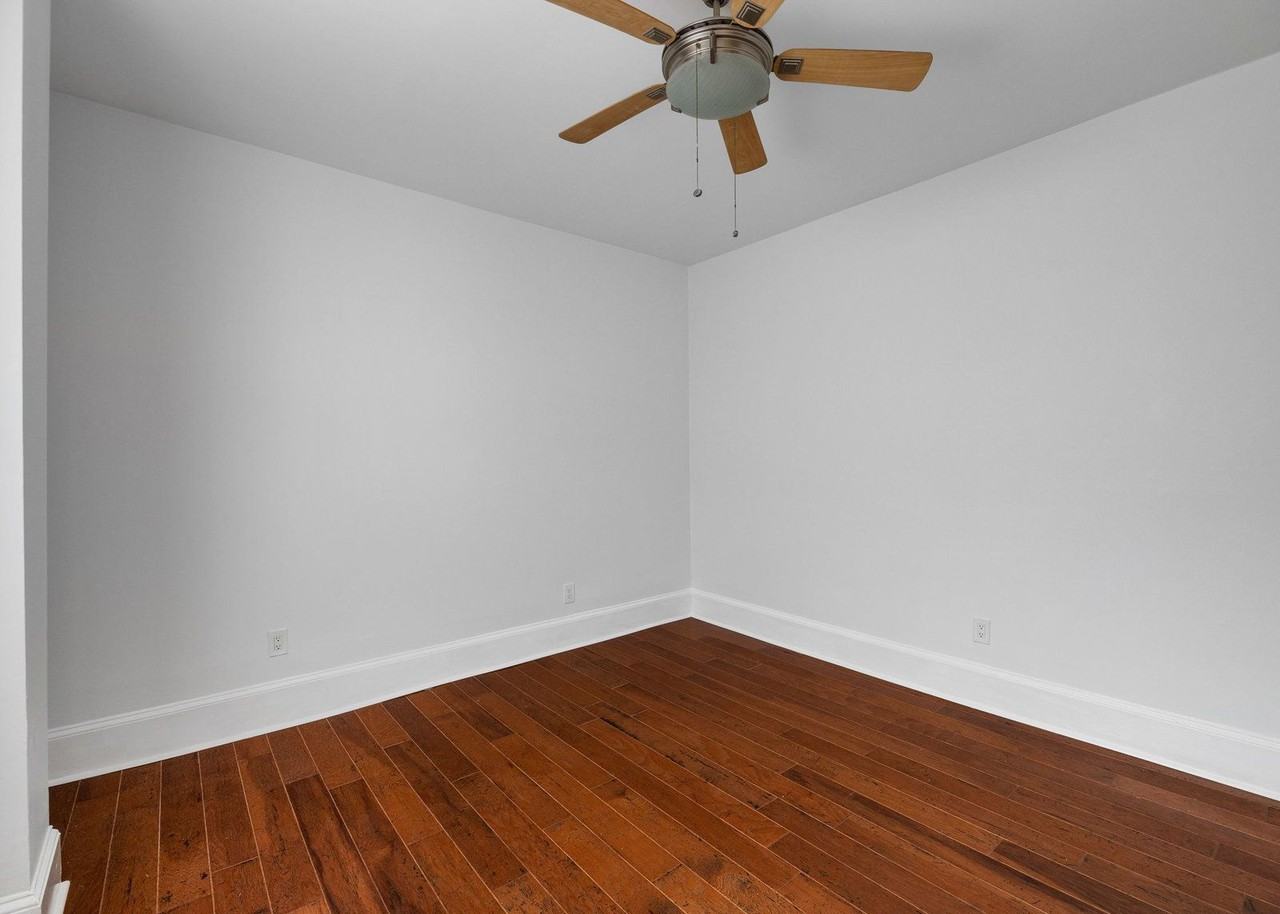 129A Bainbridge St - Photo 6 of 39