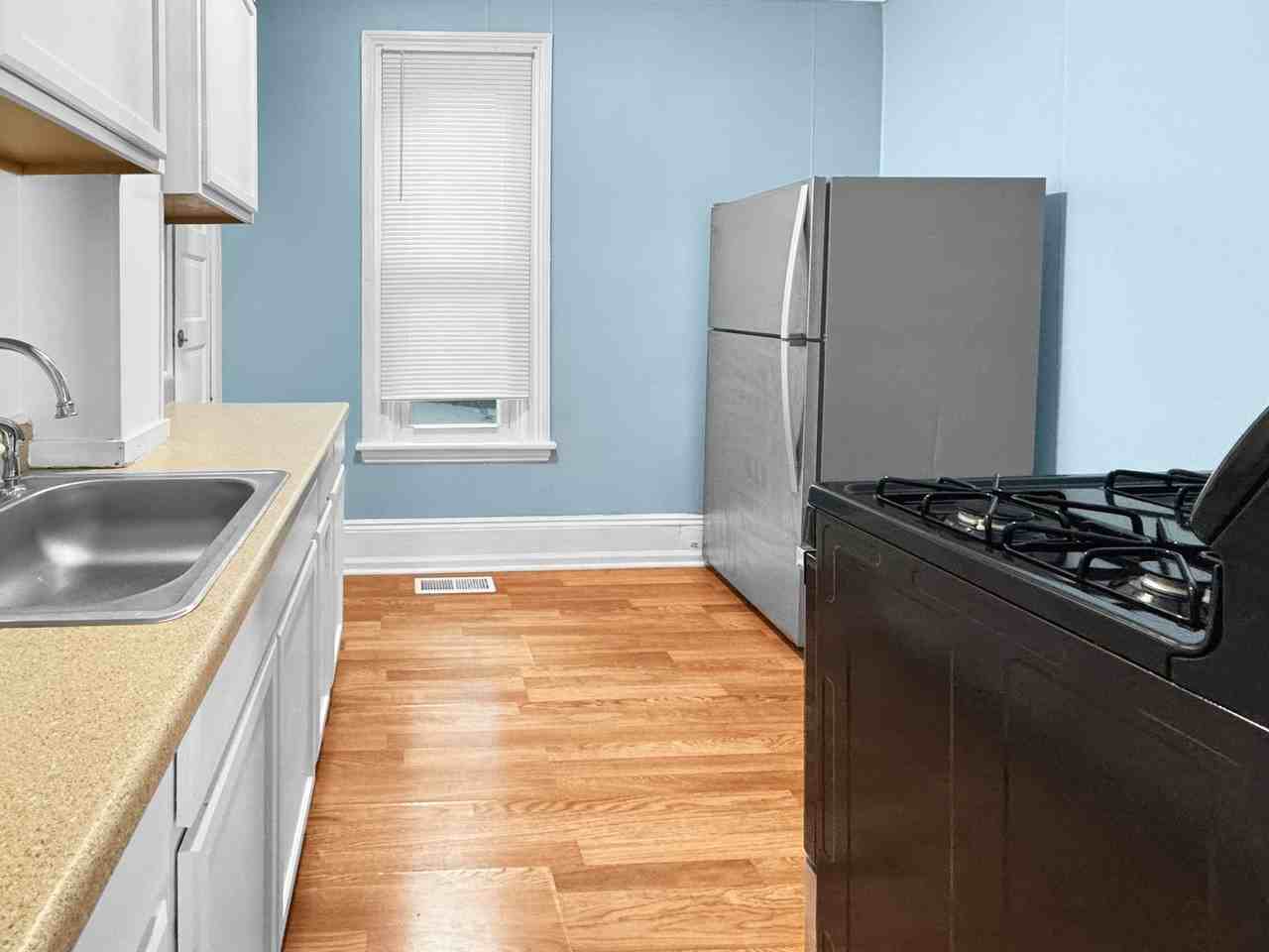 301 Spencer St Ne - Photo 2 of 8