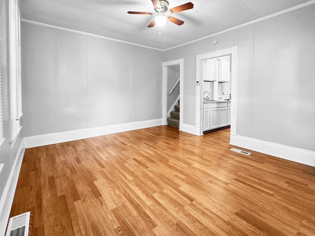 301 Spencer St Ne - Photo 3 of 8