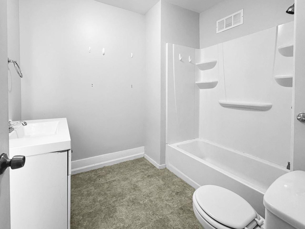 301 Spencer St Ne - Photo 5 of 8