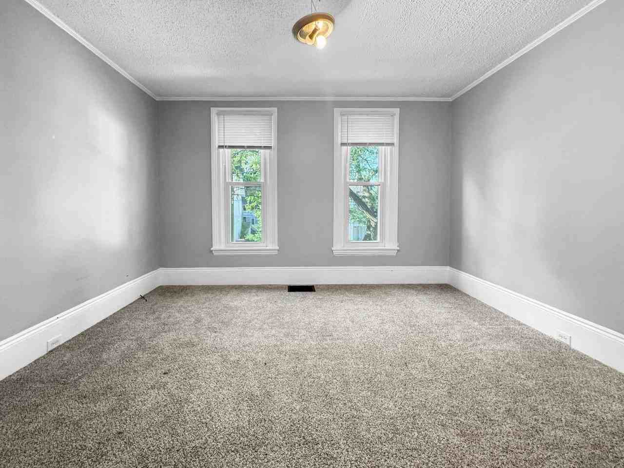 301 Spencer St Ne - Photo 7 of 8