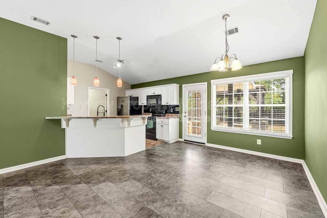 3124 Saint Charles Ave - Photo 5 of 24