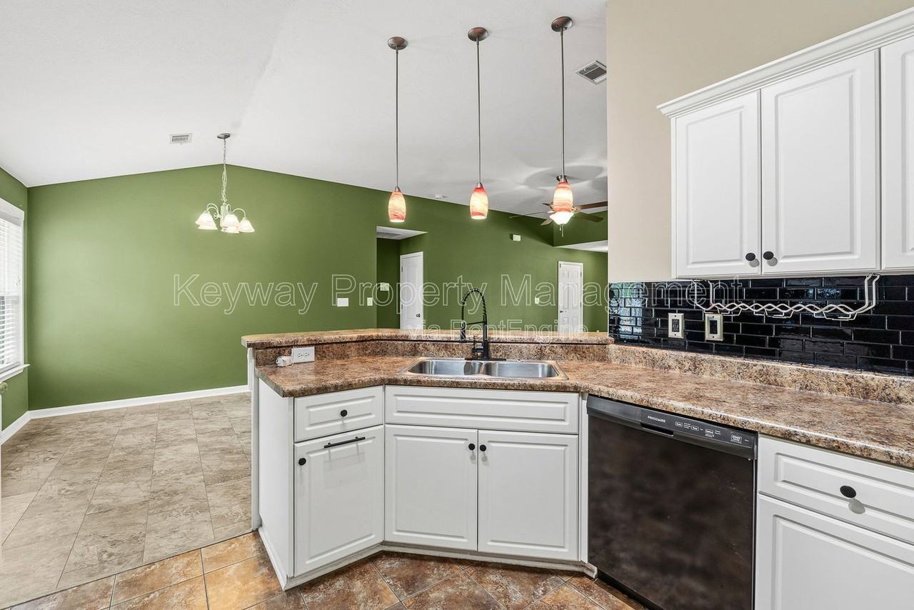 3124 Saint Charles Ave - Photo 7 of 24