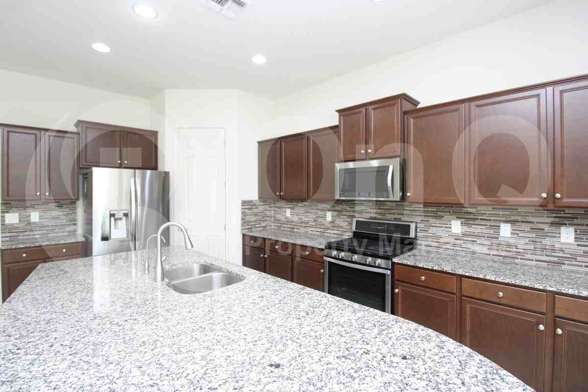 1863 E Canyon Way - Photo 3 of 28