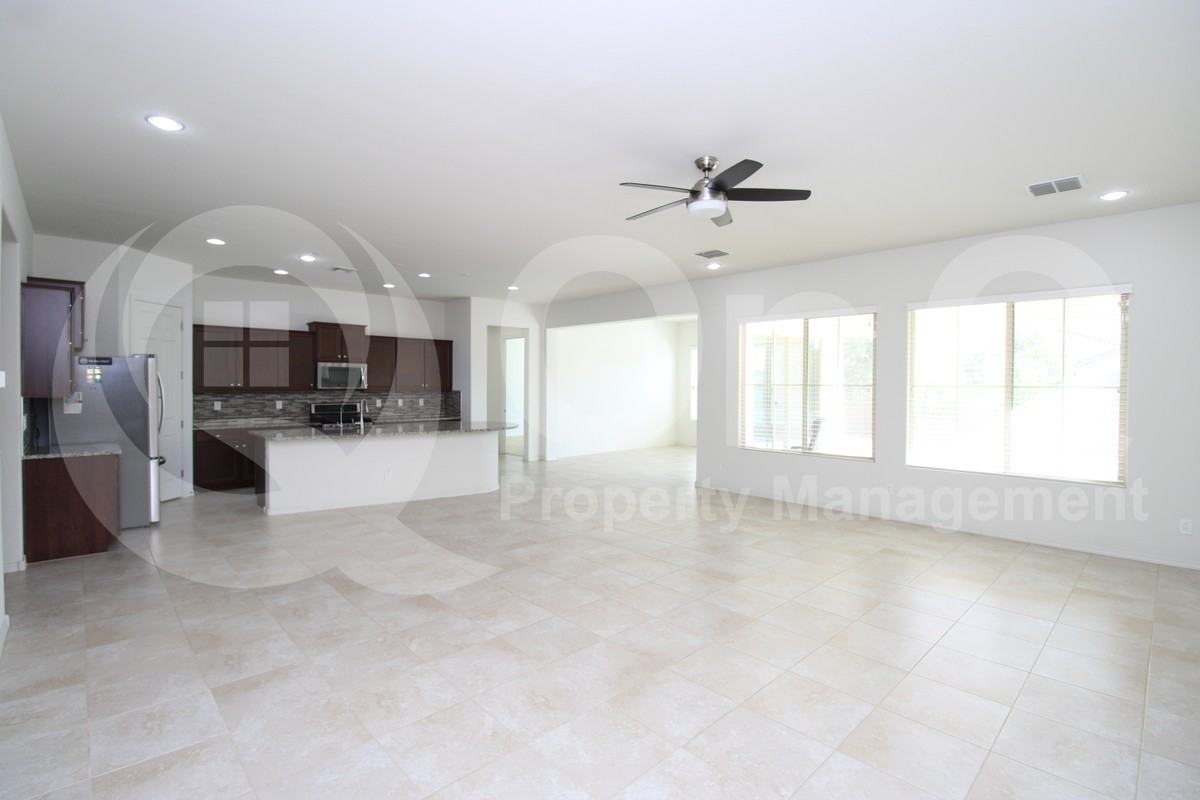 1863 E Canyon Way - Photo 4 of 28