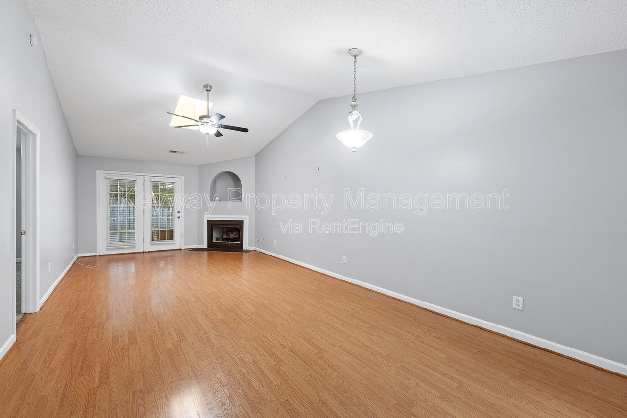 133 Singletree Ln - Photo 4 of 18