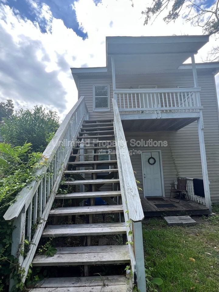 214 S 13th St #B - Photo 3 of 19